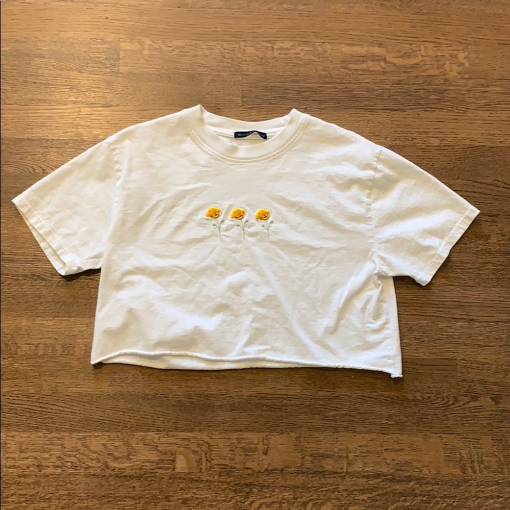 White crop top with three flowers in the middle